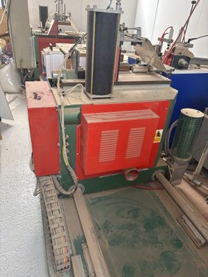 une image d'une machine dans une usine