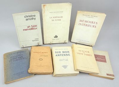 Ensemble de 8 volumes brochés, chacun avec la signature ou u…