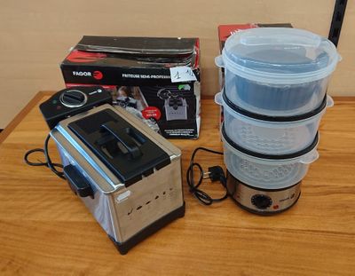 Lot de 2 articles composé de: 1 Cuiseur Vapeur 7.