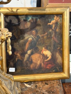 une photo d'un tableau posé sur une table à côté d'une lampe