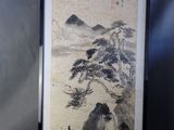 une peinture orientale représentant un paysage de montagne avec un chien et un oiseau