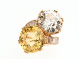 une photo d'une bague en diamant jaune et blanche