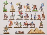 nombreuses figurines de personnes à cheval et de chevaux