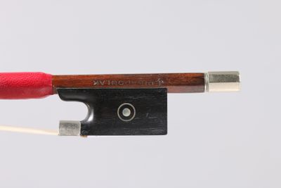 a violin bow that is attached to a string