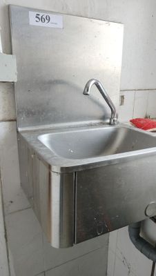 Lave-mains à commande fémorale, ensemble de grilles sur supp…