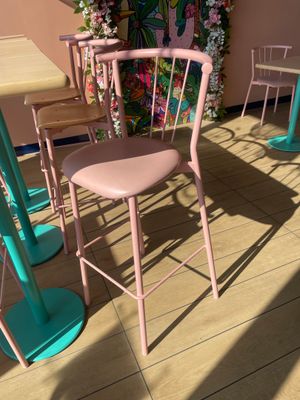 6 chaises hautes en métal rose assise en bois ou skaï