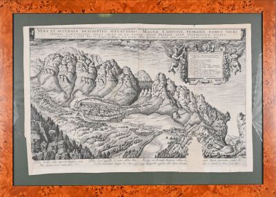 une vieille gravure représentant un paysage de montagne, avec une rivière au premier plan et des montagnes à l'arrière-plan