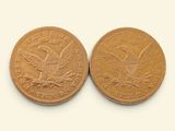 deux pièces d'or, dont l'une représente un grand aigle et l'autre un aigle plus petit