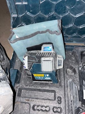 l'image d'une boîte à outils contenant des outils