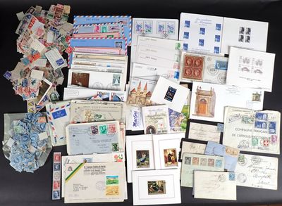 1 boite de chocolat avec des lettres anciennes et modernes, …