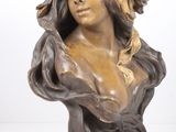 buste en bronze représentant une femme avec des fleurs sur la tête