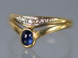 une image représentant une bague en or sertie d'un saphir
