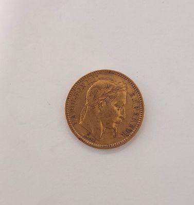 l'image d'une pièce d'or sur laquelle figure le visage d'une femme