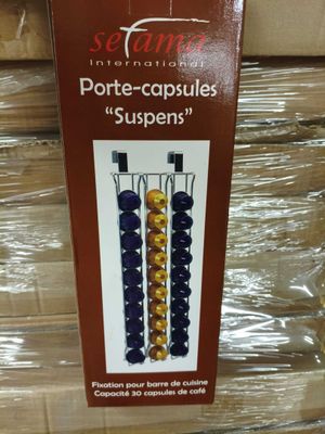 l'emballage d'un lot de trois bracelets dans une boîte