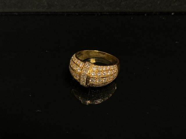 Bague jonc en or 18 carats 750 millièmes pavée de 66 petits diama...