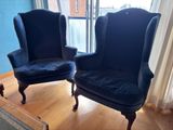 two chairs that are sitting next to each other on the floor