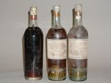 trois bouteilles de vin posées l'une à côté de l'autre sur une table