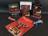 beaucoup de petites voitures et un livre sur la table