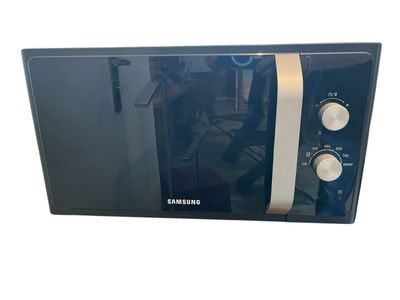 Four à micro-ondes Samsung avec porte en verre et commandes électroniques