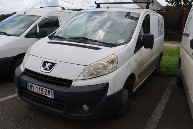 Véhicule utilitaire PEUGEOT Expert immatriculé BV-119-ZM, 1ère mi...