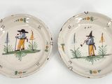 deux assiettes avec une peinture représentant un homme et une femme