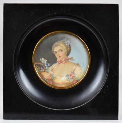 tableau représentant une femme tenant un bouquet de fleurs, dans un cadre noir