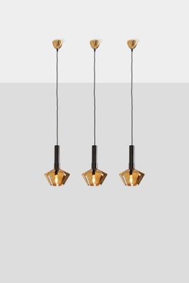 the three lights are hanging from the ceiling in the room