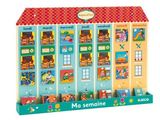 Devant le magasin de jouets en bois, de nombreux livres sont exposés.
