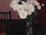 un tableau représentant un vase de fleurs blanches posé sur une table