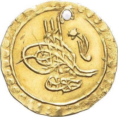 un gros plan d'une pièce d'or sur laquelle figure un dragon