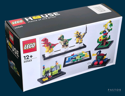 une boîte de Lego posée sur une surface bleue