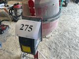 une machine placée au milieu d'une pièce