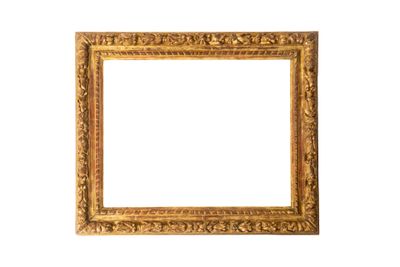 un cadre doré sur fond blanc, avec un fond blanc