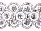 beaucoup d'assiettes sur lesquelles figurent des photos de personnes