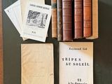 de nombreux livres exposés les uns à côté des autres sur une table