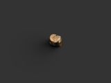 gros plan d'une bague en or sur une surface noire