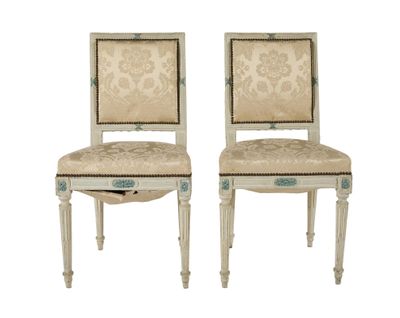 paire de chaises peintes à la française, avec dossier et assise rembourrés