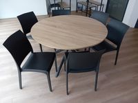 1 canapé avec méridienne, 1 table ronde, 7 chaises, 2 tables… (photo 3)