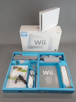 Console Nintendo Wii avec tous ses accessoires, le tout dans son coffret d'origine