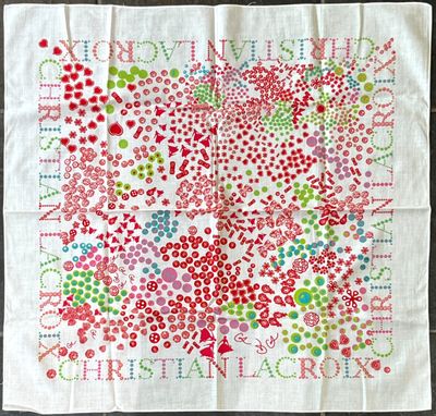 CHRISTIAN LACROIX. Carré en coton imprimé à décor stylisé.