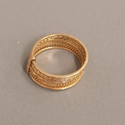 Bague en or jaune 18K avec sept anneaux réunis, - Photo 1