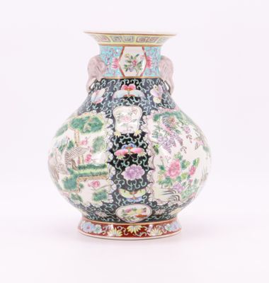CHINE Vase de forme balustre pansu en porcelaine blanche à d…
