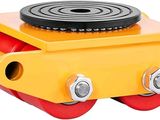 une image montrant un gros plan d'un « roller » jaune équipé de roues rouges