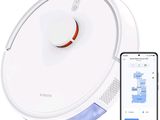 une image d'un aspirateur robot avec un téléphone à côté
