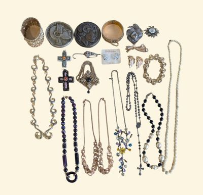 many different types of necklaces and bracelets on the table