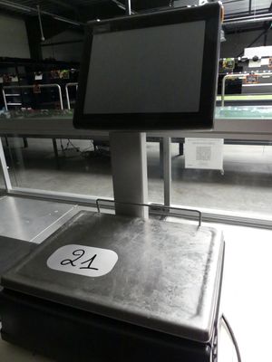 une photo d'une caisse enregistreuse dans une épicerie
