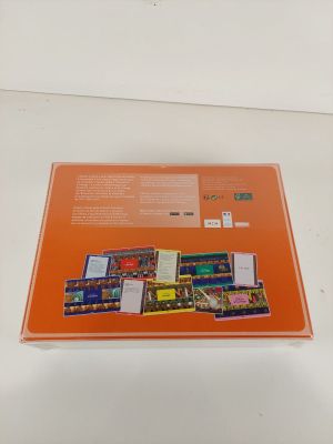 un livre orange avec l'image d'un train dessus