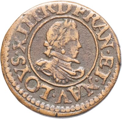 gros plan d'une pièce de monnaie sur une surface blanche