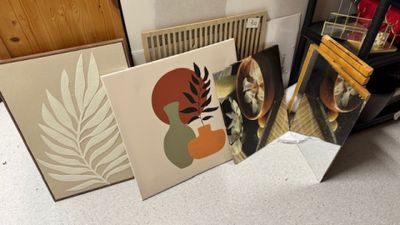 Ensemble de cadres décoratifs divers