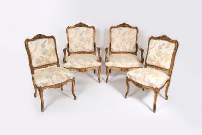lot de six fauteuils en bois sculpté de style Louis XV